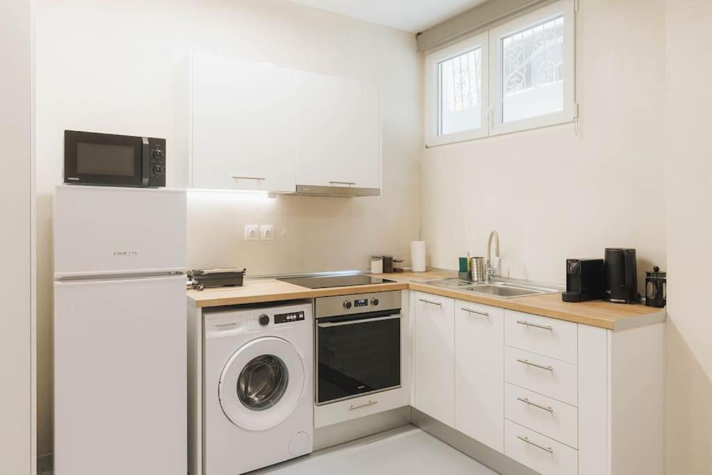 Modern Hiding Place In The Heart Of Атина Екстериор снимка
