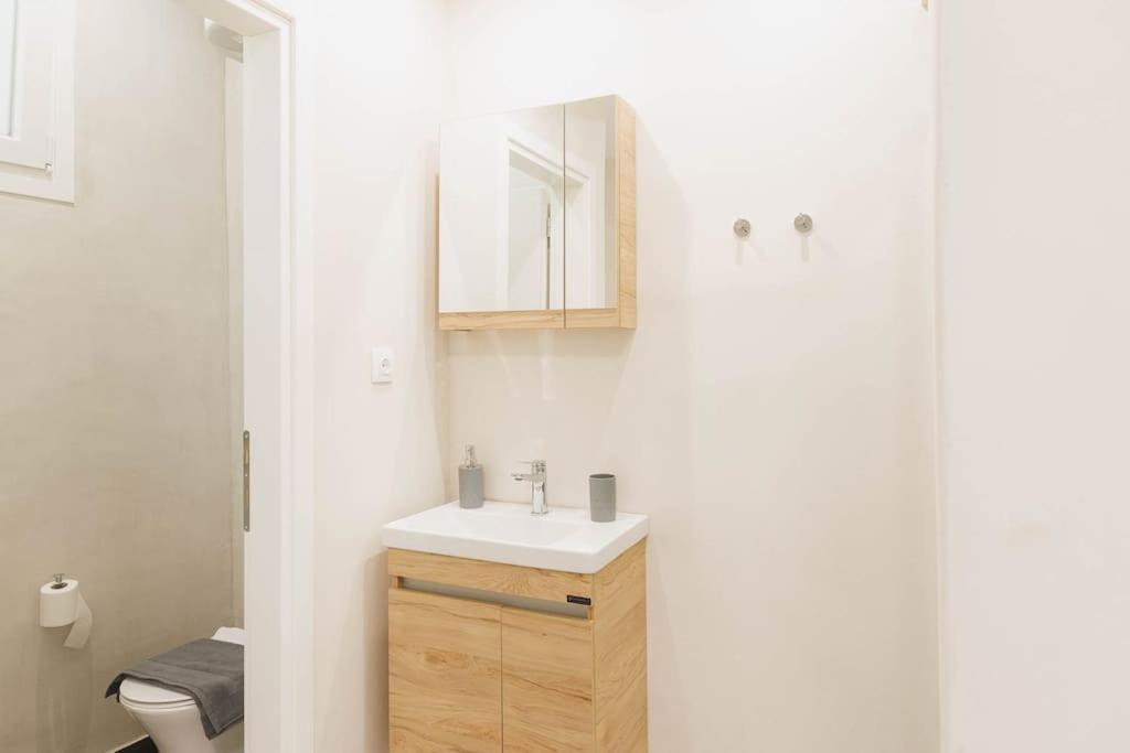 Modern Hiding Place In The Heart Of Атина Екстериор снимка