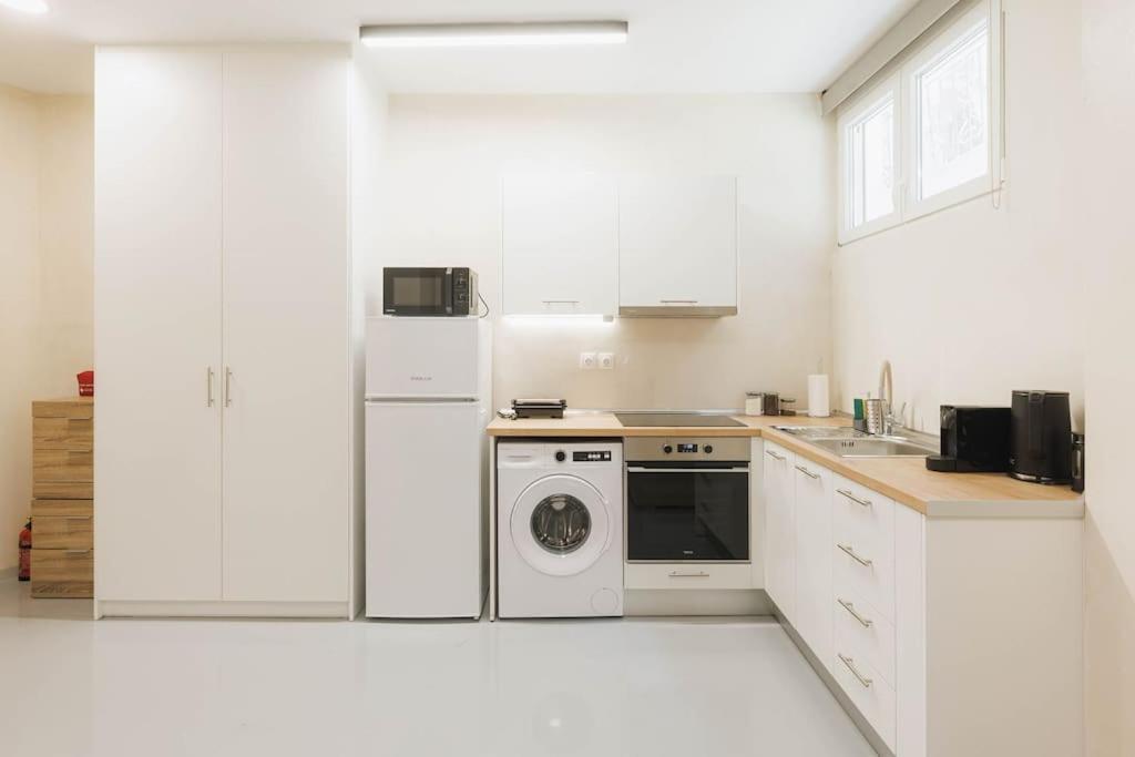 Modern Hiding Place In The Heart Of Атина Екстериор снимка