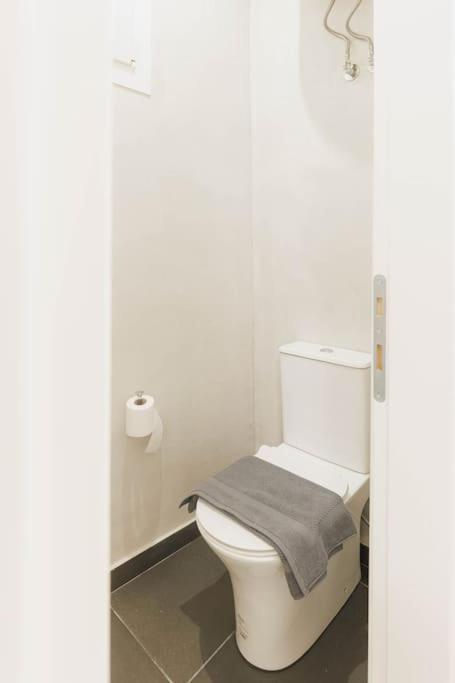 Modern Hiding Place In The Heart Of Атина Екстериор снимка