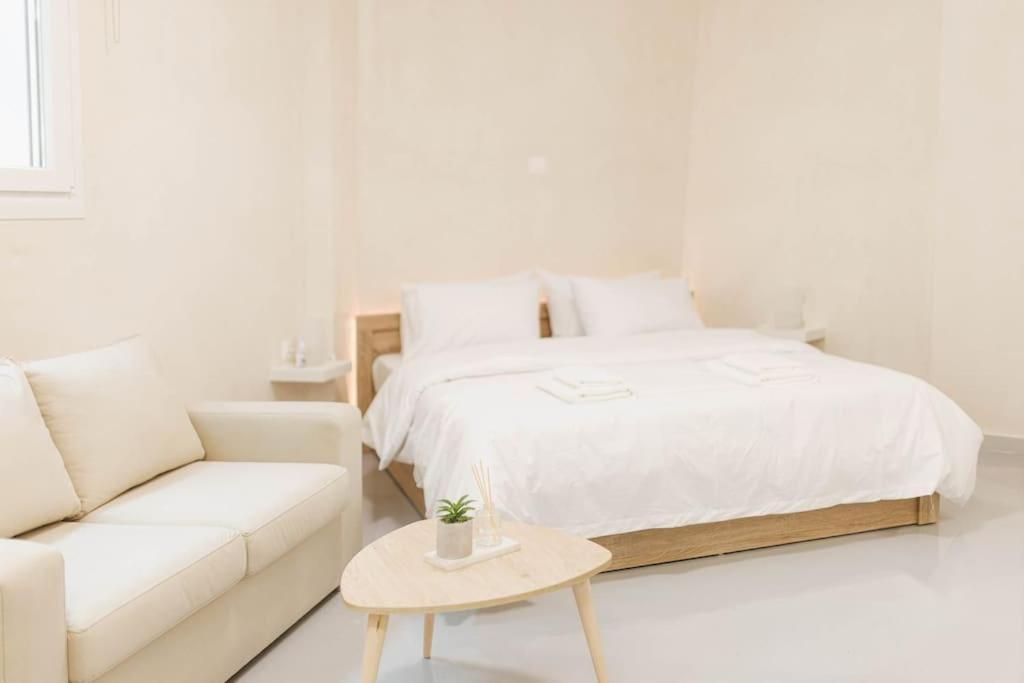 Modern Hiding Place In The Heart Of Атина Екстериор снимка