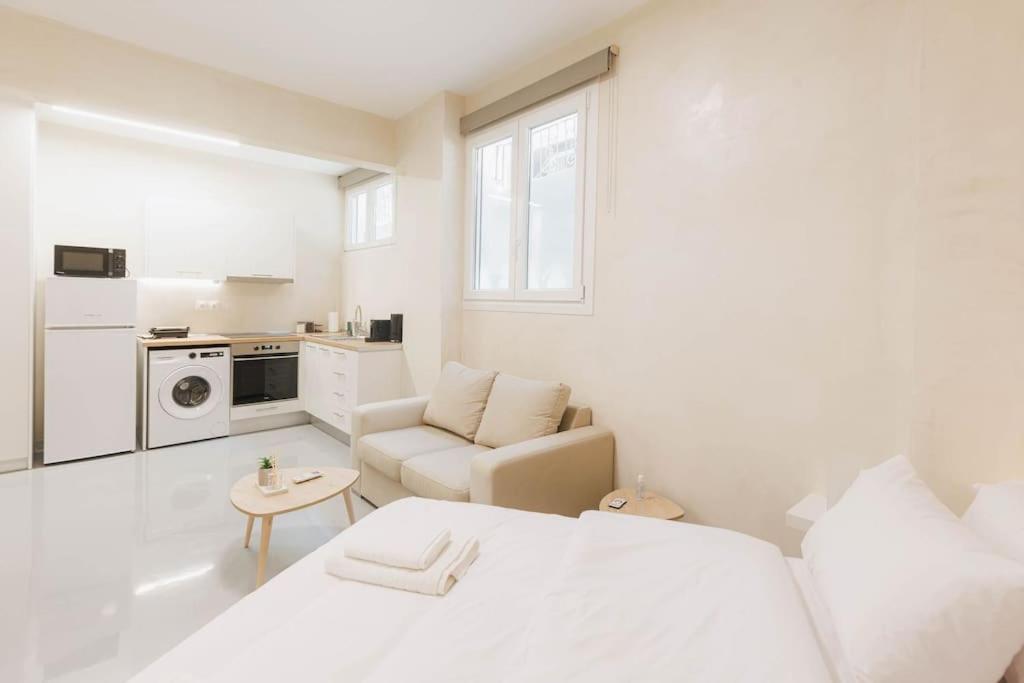 Modern Hiding Place In The Heart Of Атина Екстериор снимка