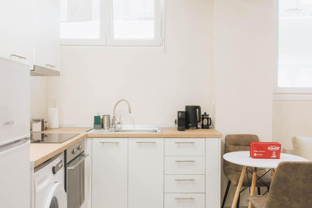 Modern Hiding Place In The Heart Of Атина Екстериор снимка