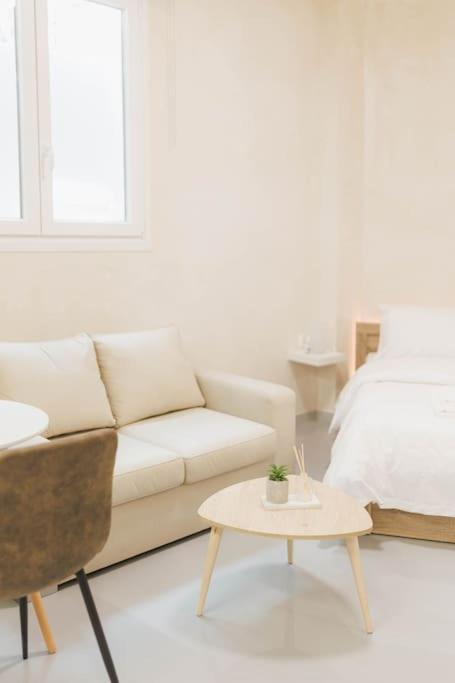 Modern Hiding Place In The Heart Of Атина Екстериор снимка