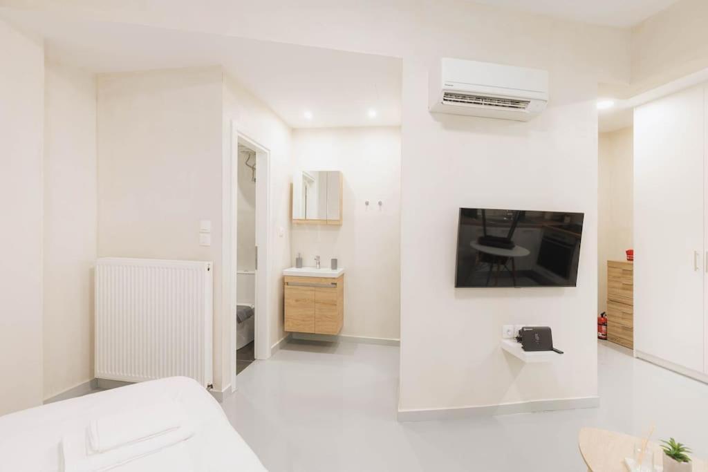 Modern Hiding Place In The Heart Of Атина Екстериор снимка