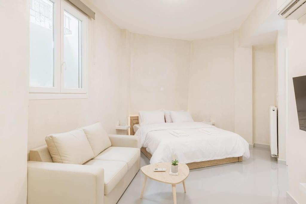 Modern Hiding Place In The Heart Of Атина Екстериор снимка