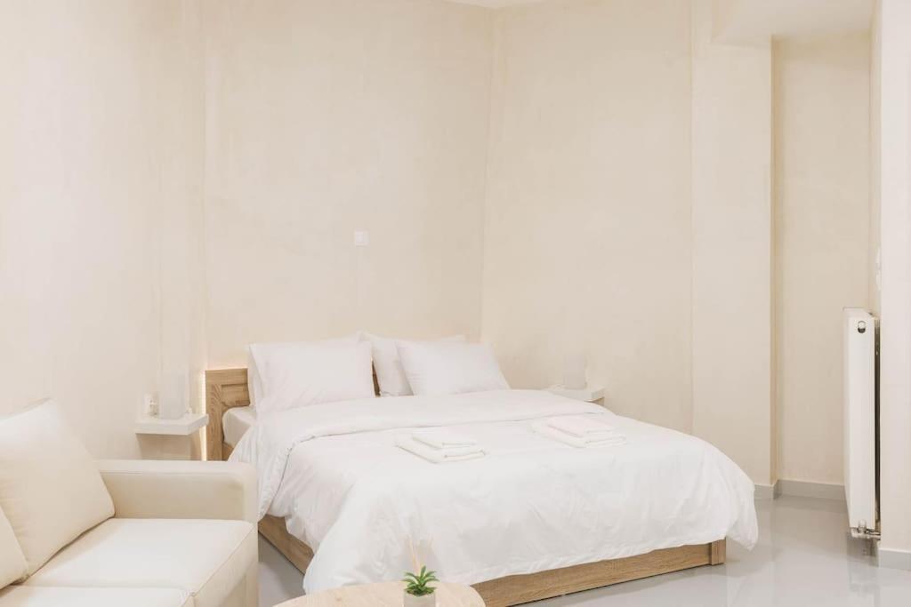 Modern Hiding Place In The Heart Of Атина Екстериор снимка