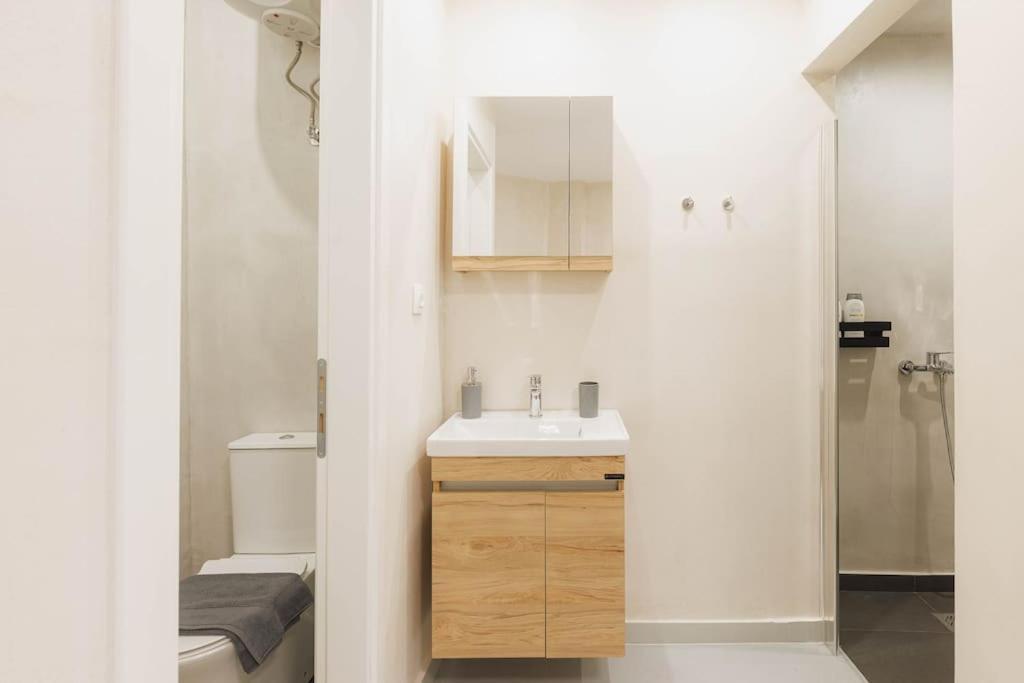 Modern Hiding Place In The Heart Of Атина Екстериор снимка