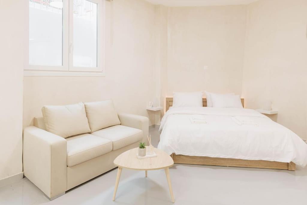 Modern Hiding Place In The Heart Of Атина Екстериор снимка